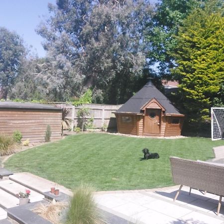 Beach House, With Bbq Lodge And Hot Tub! Bournemouth Exterior photo