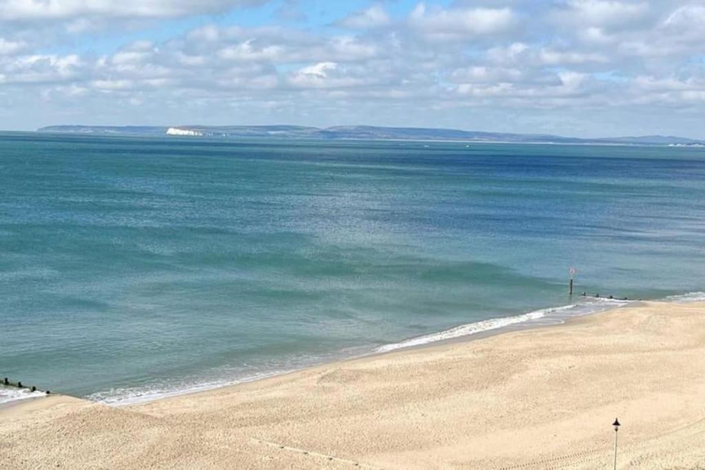Beach House, With Bbq Lodge And Hot Tub! Bournemouth Exterior photo