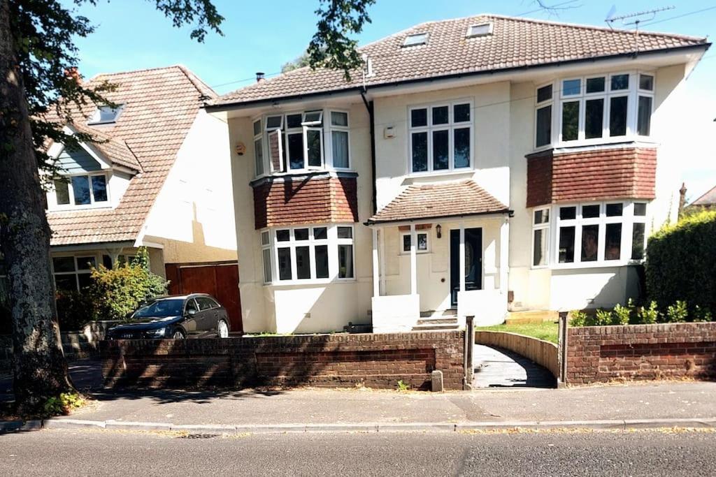 Beach House, With Bbq Lodge And Hot Tub! Bournemouth Exterior photo