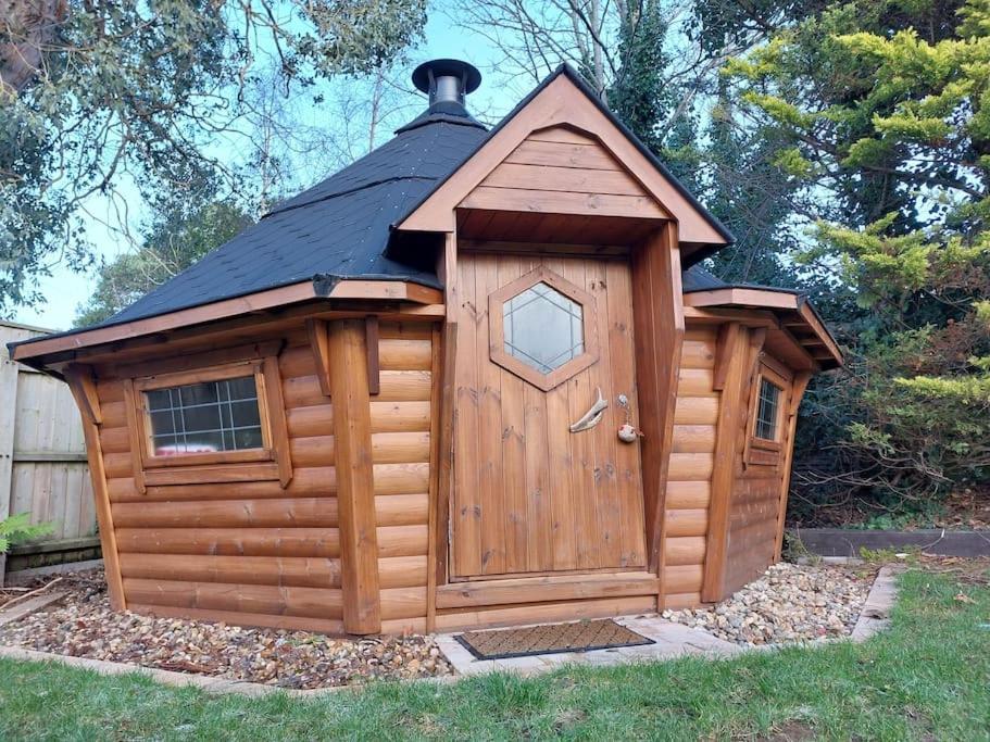 Beach House, With Bbq Lodge And Hot Tub! Bournemouth Exterior photo