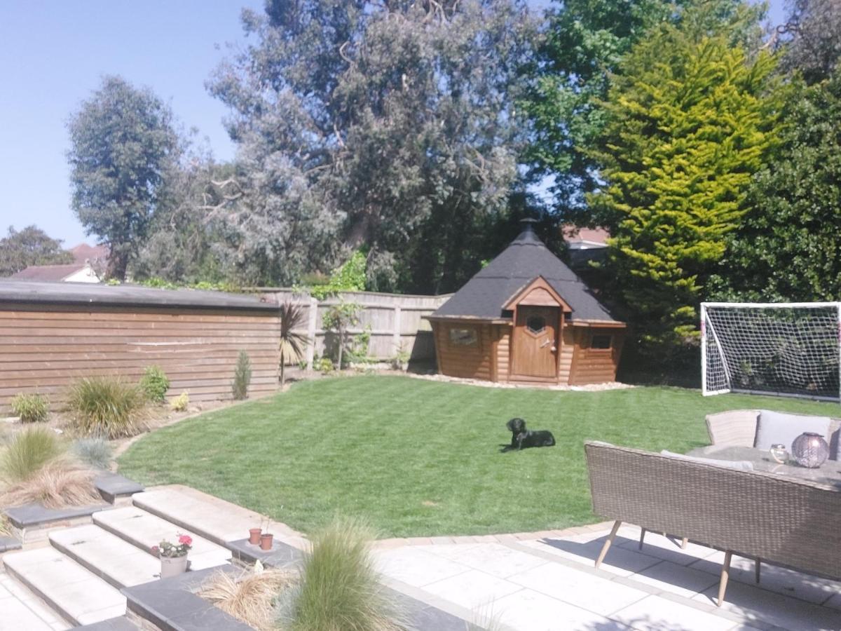 Beach House, With Bbq Lodge And Hot Tub! Bournemouth Exterior photo